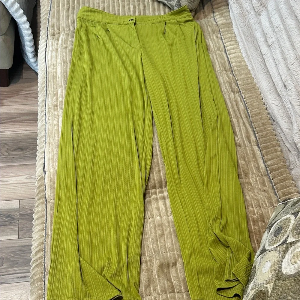 SHEIN Olive Wide Leg Pants - Picture 1 of 3